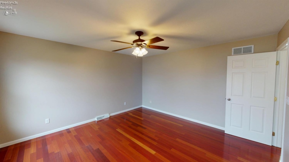 33 Ponds Side Drive, Fremont, 43420, 5 Bedroom Bedrooms, ,4 BathroomBathrooms,Residential,For Sale,Ponds Side,20263749