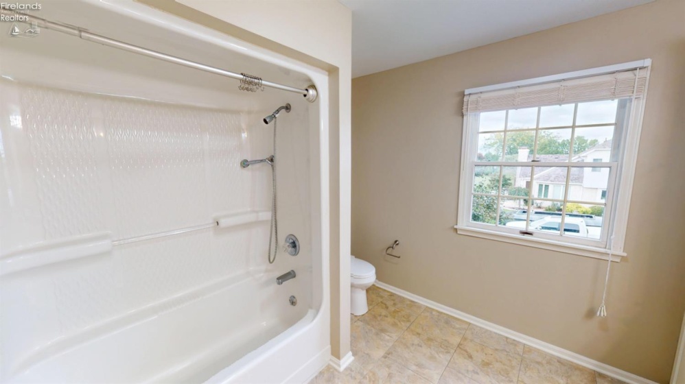 33 Ponds Side Drive, Fremont, 43420, 5 Bedroom Bedrooms, ,4 BathroomBathrooms,Residential,For Sale,Ponds Side,20263749