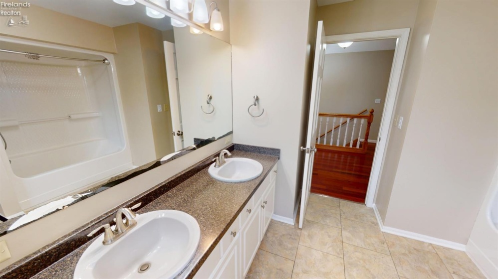 33 Ponds Side Drive, Fremont, 43420, 5 Bedroom Bedrooms, ,4 BathroomBathrooms,Residential,For Sale,Ponds Side,20263749