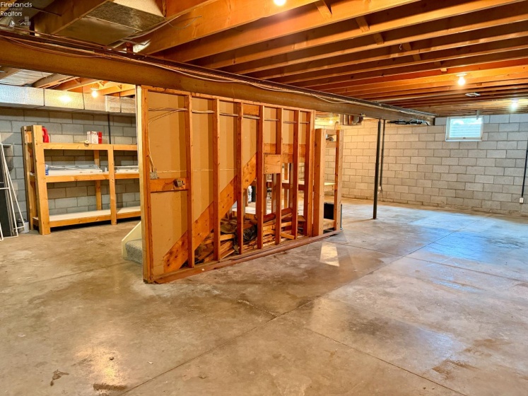 33 Ponds Side Drive, Fremont, 43420, 5 Bedroom Bedrooms, ,4 BathroomBathrooms,Residential,For Sale,Ponds Side,20263749