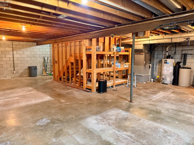 33 Ponds Side Drive, Fremont, 43420, 5 Bedroom Bedrooms, ,4 BathroomBathrooms,Residential,For Sale,Ponds Side,20263749