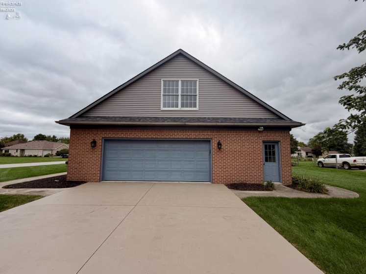 33 Ponds Side Drive, Fremont, 43420, 5 Bedroom Bedrooms, ,4 BathroomBathrooms,Residential,For Sale,Ponds Side,20263749