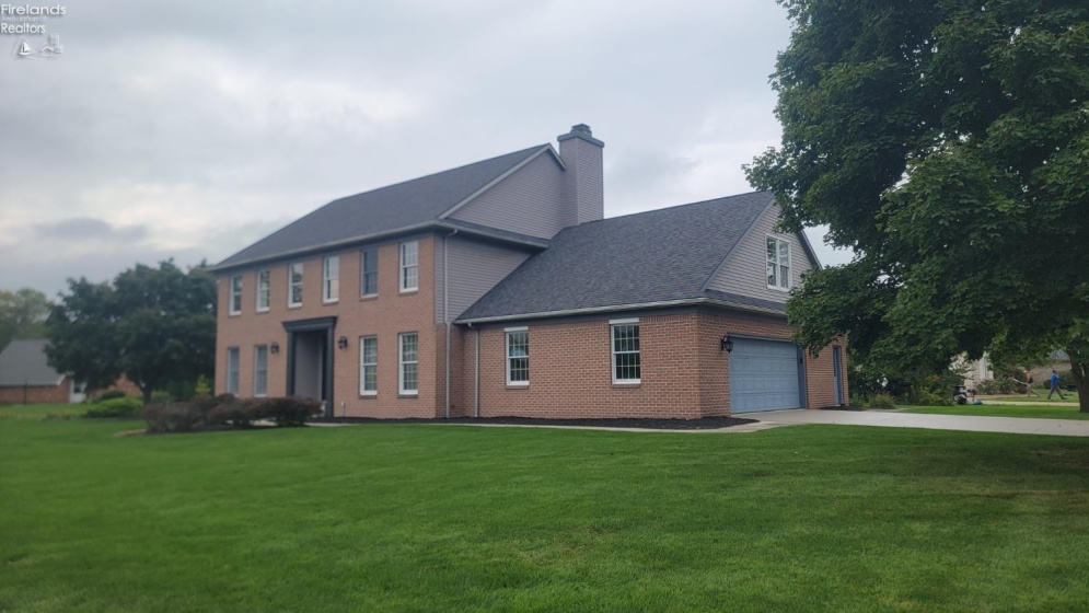 33 Ponds Side Drive, Fremont, 43420, 5 Bedroom Bedrooms, ,4 BathroomBathrooms,Residential,For Sale,Ponds Side,20263749