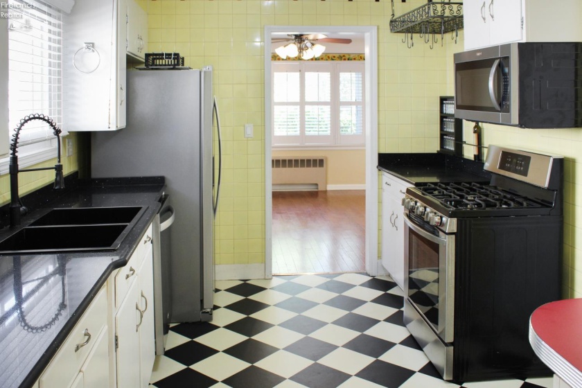 112 Hayes Avenue, Port Clinton, 43452, 3 Bedroom Bedrooms, ,2 BathroomBathrooms,Residential,For Sale,Hayes,20263763