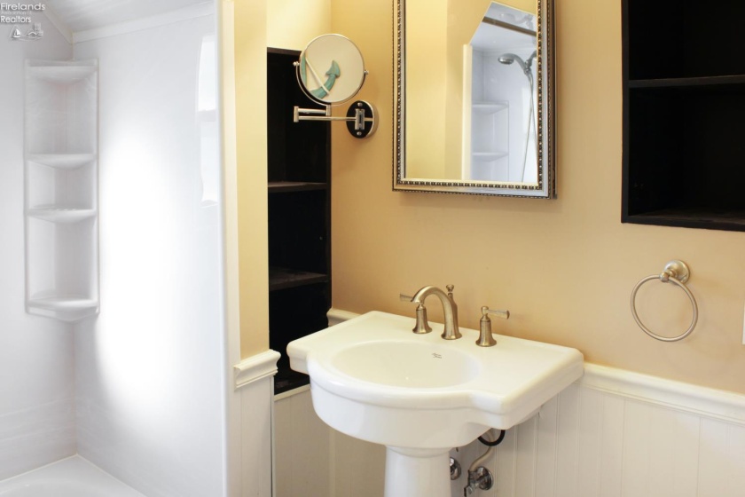 112 Hayes Avenue, Port Clinton, 43452, 3 Bedroom Bedrooms, ,2 BathroomBathrooms,Residential,For Sale,Hayes,20263763