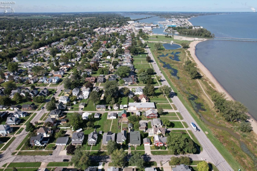 112 Hayes Avenue, Port Clinton, 43452, 3 Bedroom Bedrooms, ,2 BathroomBathrooms,Residential,For Sale,Hayes,20263763