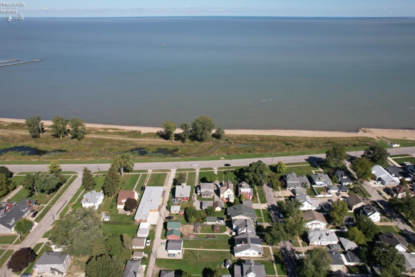 112 Hayes Avenue, Port Clinton, 43452, 3 Bedroom Bedrooms, ,2 BathroomBathrooms,Residential,For Sale,Hayes,20263763