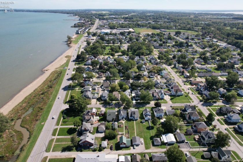 112 Hayes Avenue, Port Clinton, 43452, 3 Bedroom Bedrooms, ,2 BathroomBathrooms,Residential,For Sale,Hayes,20263763