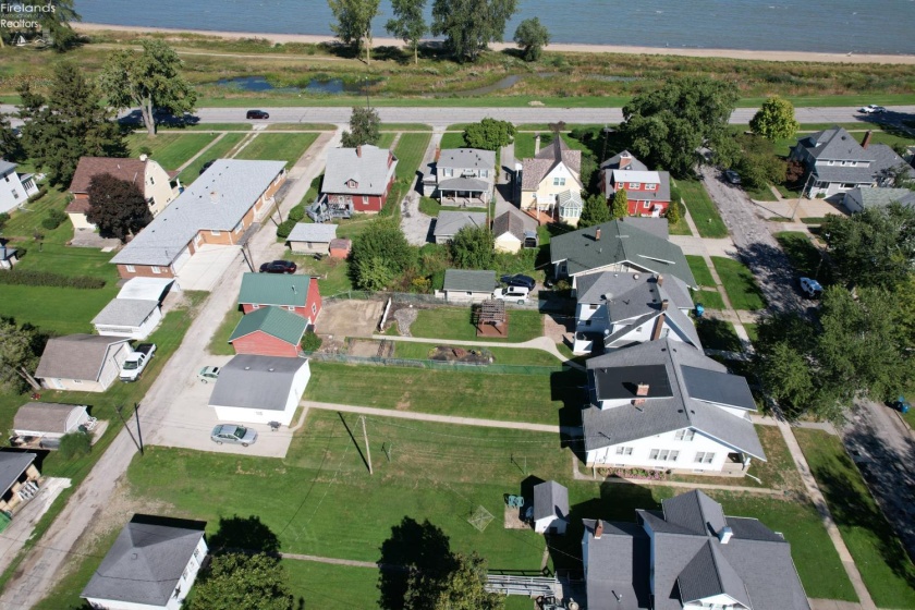 112 Hayes Avenue, Port Clinton, 43452, 3 Bedroom Bedrooms, ,2 BathroomBathrooms,Residential,For Sale,Hayes,20263763