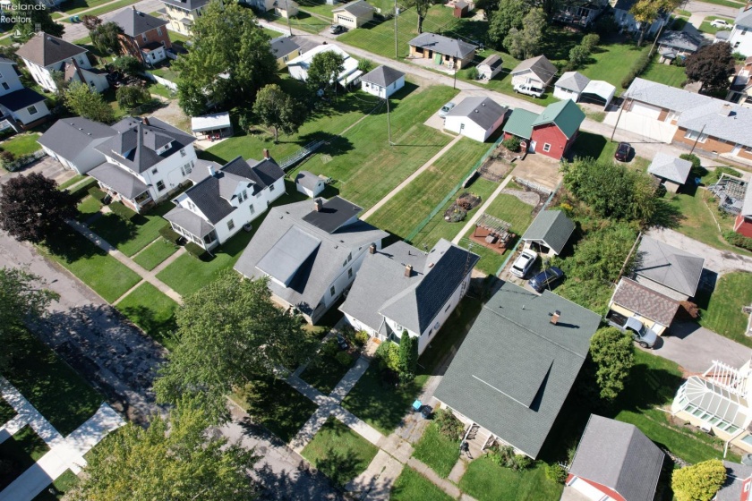 112 Hayes Avenue, Port Clinton, 43452, 3 Bedroom Bedrooms, ,2 BathroomBathrooms,Residential,For Sale,Hayes,20263763