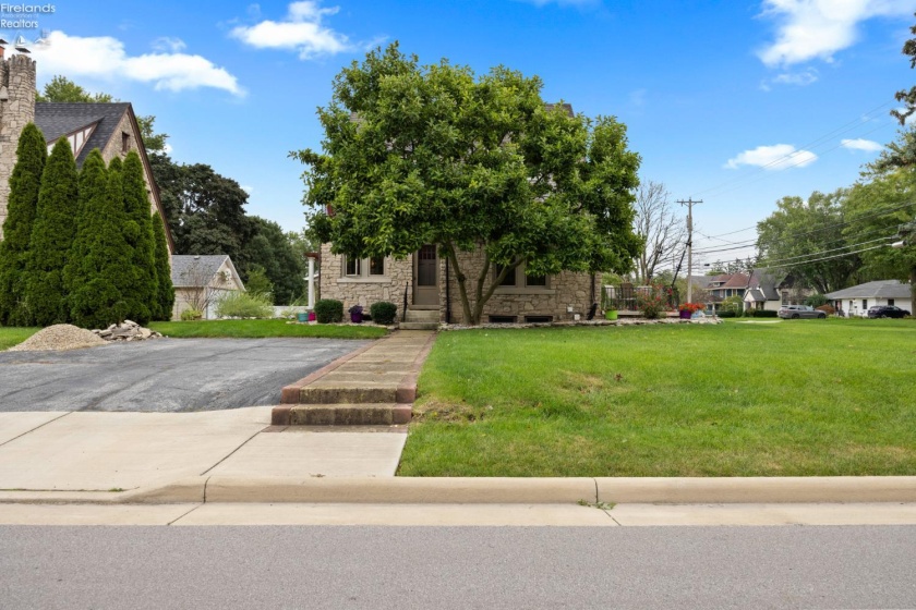 240 Water Street, Oak Harbor, 43449, 3 Bedroom Bedrooms, ,3 BathroomBathrooms,Residential,For Sale,Water,20263741