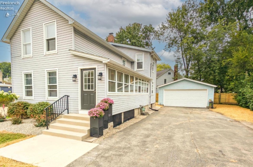 909 Main Street, Huron, 44839, 3 Bedroom Bedrooms, ,2 BathroomBathrooms,Residential,For Sale,Main,20263792