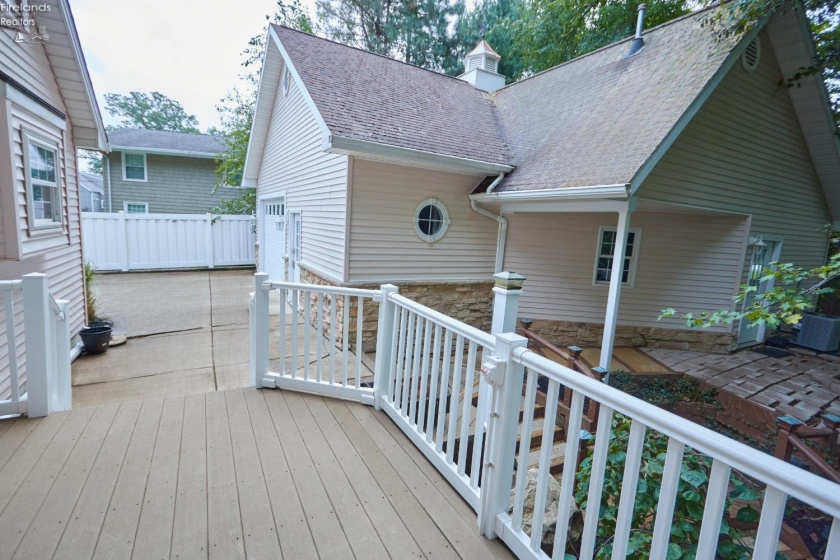 304 Riverside, Huron, 44839, 3 Bedroom Bedrooms, ,4 BathroomBathrooms,Residential,For Sale,Riverside,20263802