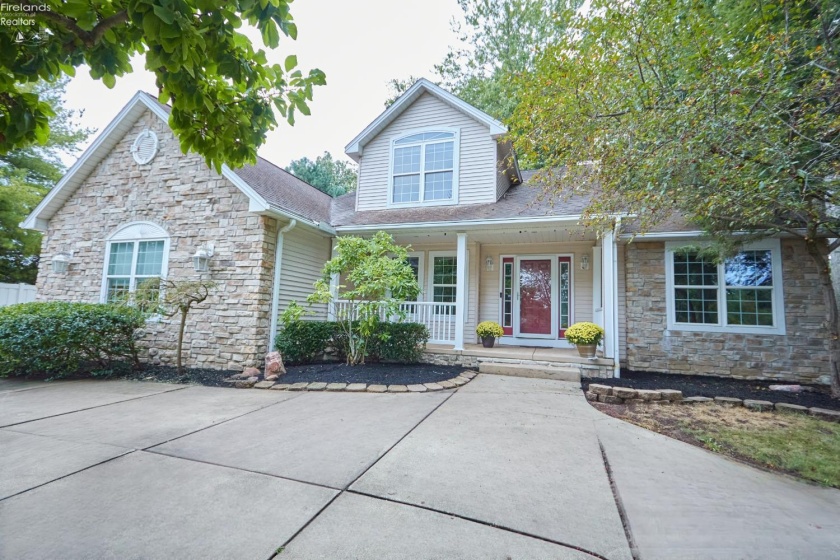 304 Riverside, Huron, 44839, 3 Bedroom Bedrooms, ,4 BathroomBathrooms,Residential,For Sale,Riverside,20263802