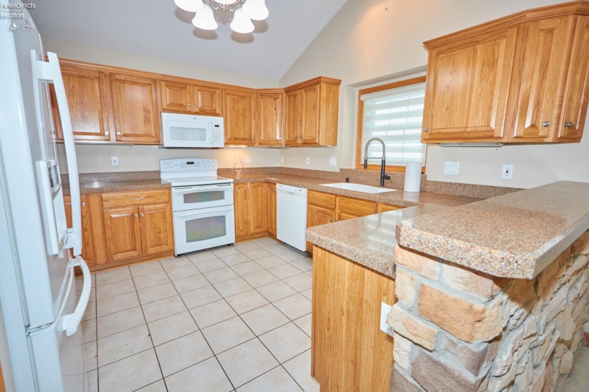 304 Riverside, Huron, 44839, 3 Bedroom Bedrooms, ,4 BathroomBathrooms,Residential,For Sale,Riverside,20263802