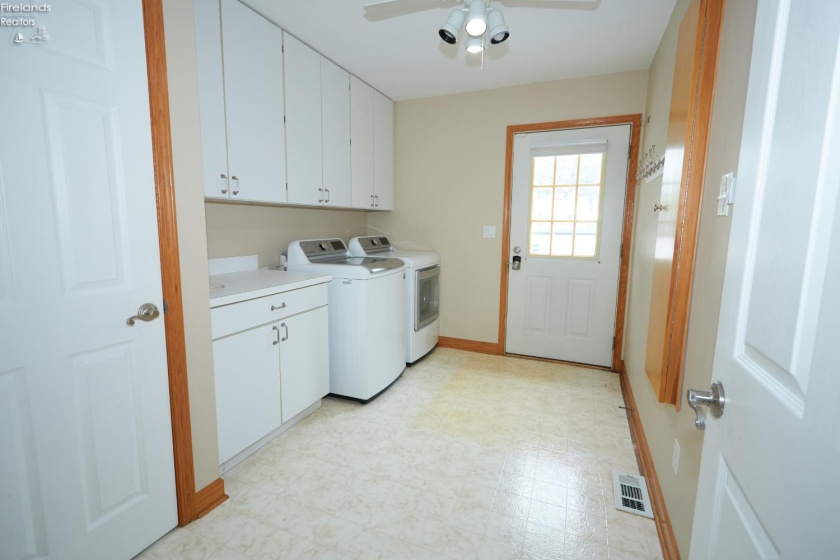 304 Riverside, Huron, 44839, 3 Bedroom Bedrooms, ,4 BathroomBathrooms,Residential,For Sale,Riverside,20263802
