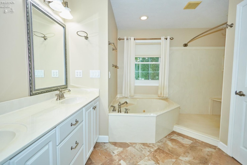 304 Riverside, Huron, 44839, 3 Bedroom Bedrooms, ,4 BathroomBathrooms,Residential,For Sale,Riverside,20263802