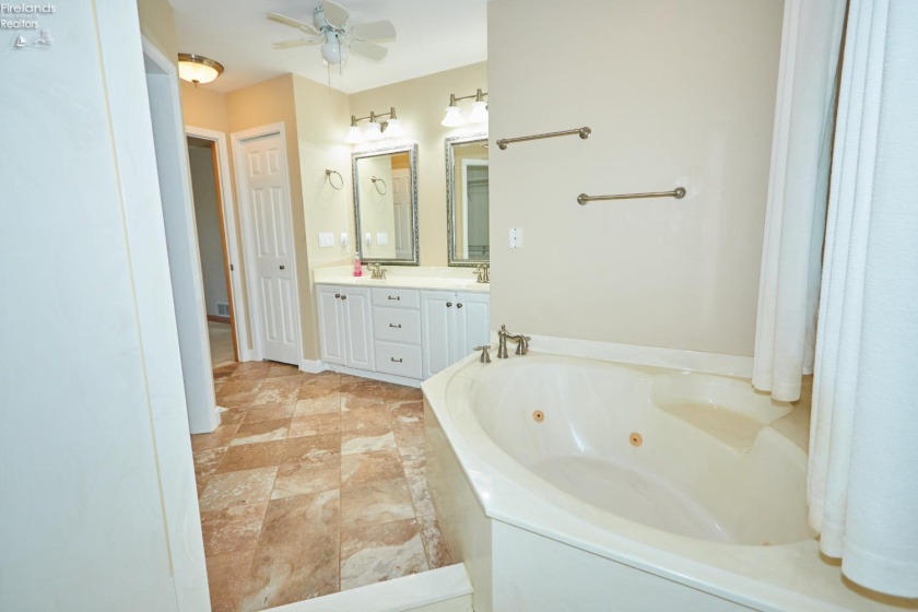 304 Riverside, Huron, 44839, 3 Bedroom Bedrooms, ,4 BathroomBathrooms,Residential,For Sale,Riverside,20263802