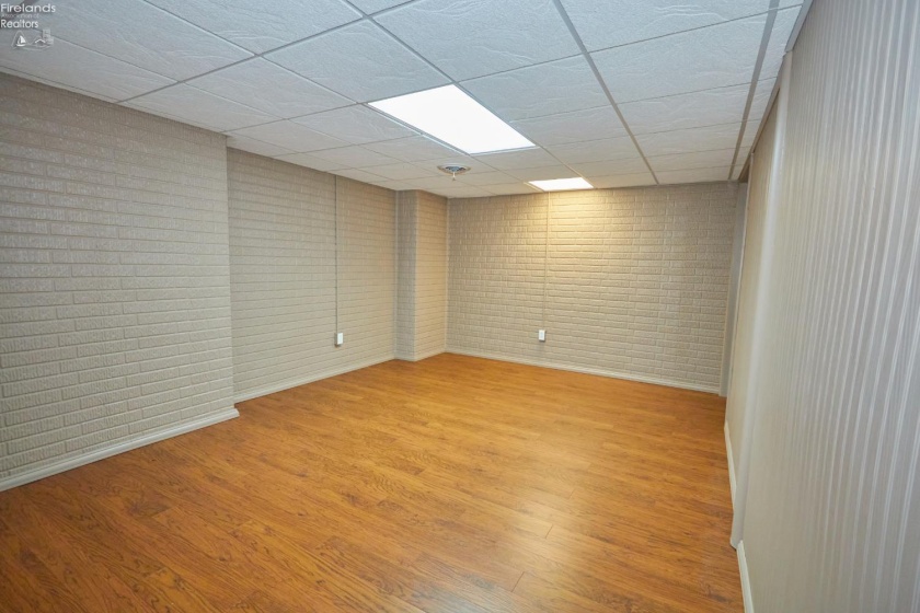 304 Riverside, Huron, 44839, 3 Bedroom Bedrooms, ,4 BathroomBathrooms,Residential,For Sale,Riverside,20263802