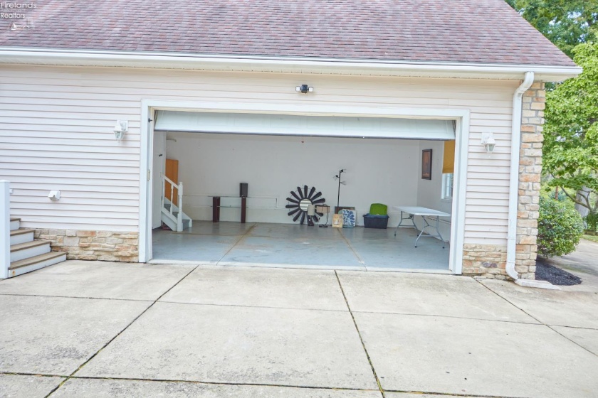 304 Riverside, Huron, 44839, 3 Bedroom Bedrooms, ,4 BathroomBathrooms,Residential,For Sale,Riverside,20263802