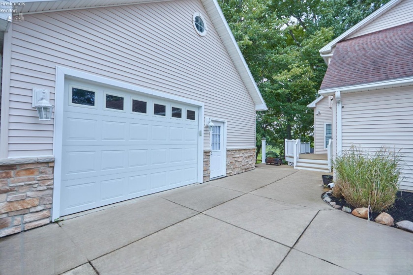 304 Riverside, Huron, 44839, 3 Bedroom Bedrooms, ,4 BathroomBathrooms,Residential,For Sale,Riverside,20263802