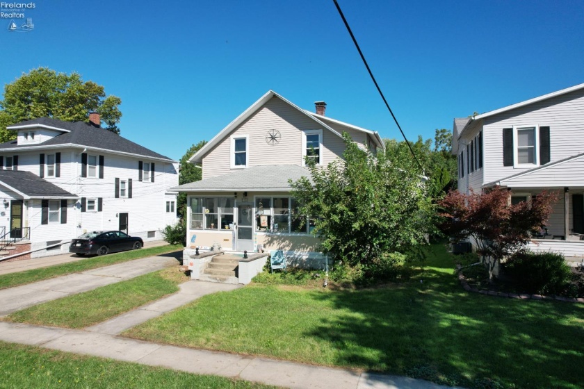 411 4th Street, Port Clinton, 43452, 3 Bedroom Bedrooms, ,2 BathroomBathrooms,Residential,For Sale,4th,20263688