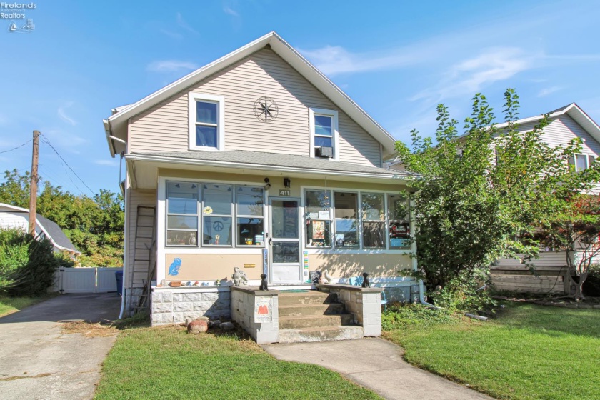 411 4th Street, Port Clinton, 43452, 3 Bedroom Bedrooms, ,2 BathroomBathrooms,Residential,For Sale,4th,20263688