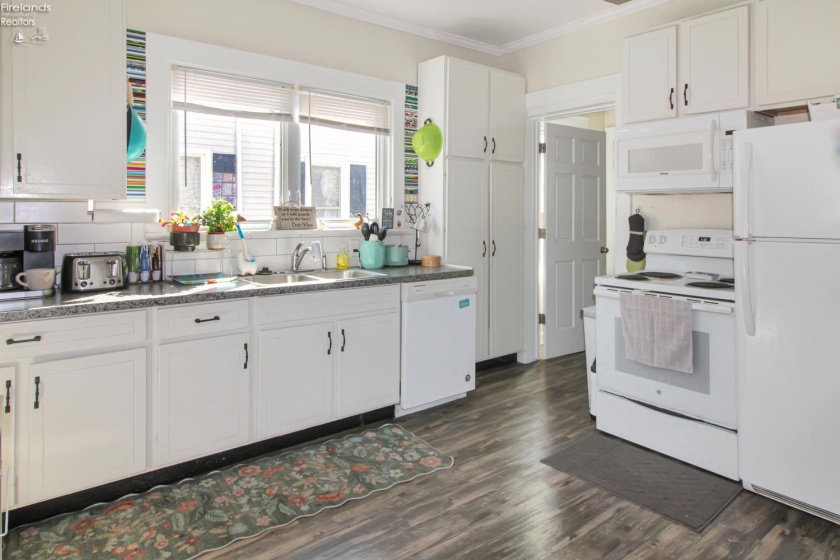 411 4th Street, Port Clinton, 43452, 3 Bedroom Bedrooms, ,2 BathroomBathrooms,Residential,For Sale,4th,20263688