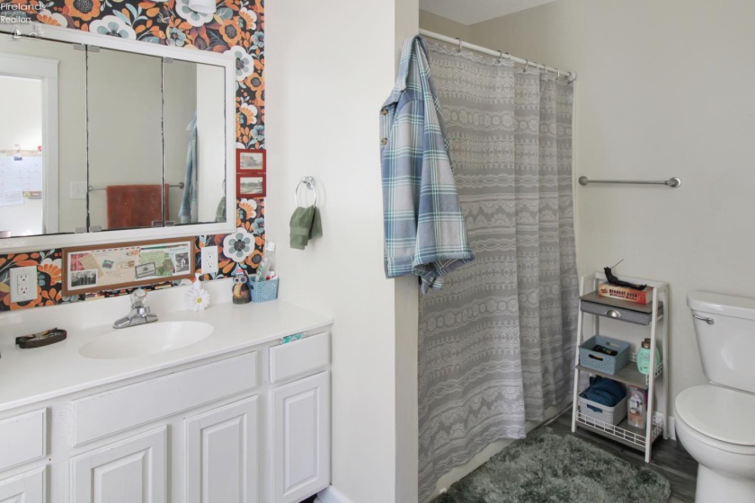 411 4th Street, Port Clinton, 43452, 3 Bedroom Bedrooms, ,2 BathroomBathrooms,Residential,For Sale,4th,20263688