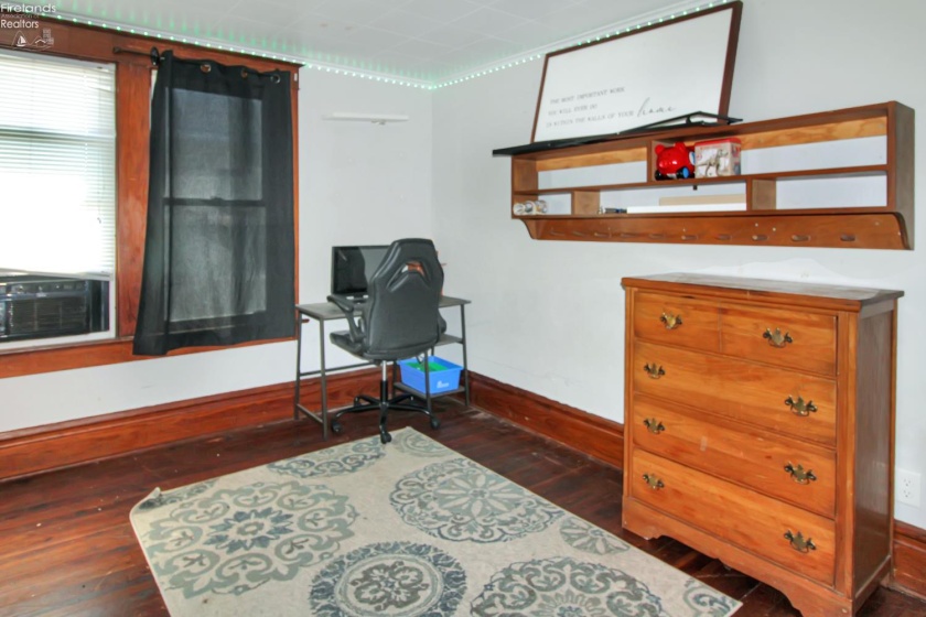 411 4th Street, Port Clinton, 43452, 3 Bedroom Bedrooms, ,2 BathroomBathrooms,Residential,For Sale,4th,20263688