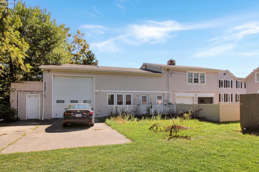 411 4th Street, Port Clinton, 43452, 3 Bedroom Bedrooms, ,2 BathroomBathrooms,Residential,For Sale,4th,20263688