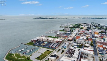 401 Shoreline Drive, Sandusky, 44870, 2 Bedroom Bedrooms, ,2 BathroomBathrooms,Residential,For Sale,Shoreline,20263800