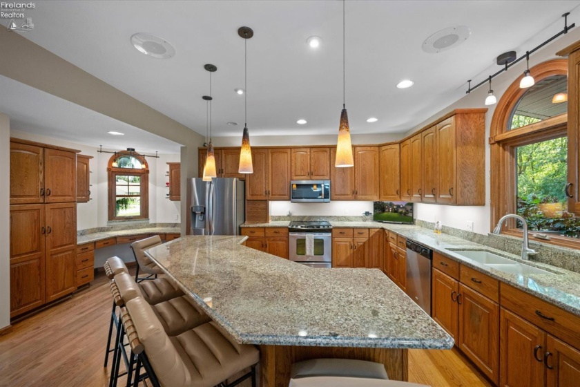 908 Glendale Drive, Port Clinton, 43452, 4 Bedroom Bedrooms, ,3 BathroomBathrooms,Residential,For Sale,Glendale,20263864