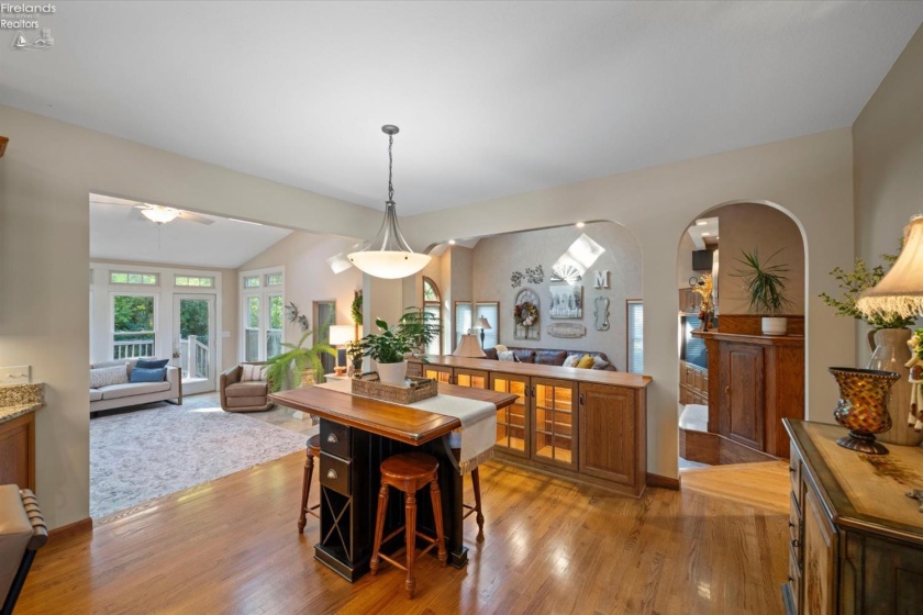 908 Glendale Drive, Port Clinton, 43452, 4 Bedroom Bedrooms, ,3 BathroomBathrooms,Residential,For Sale,Glendale,20263864