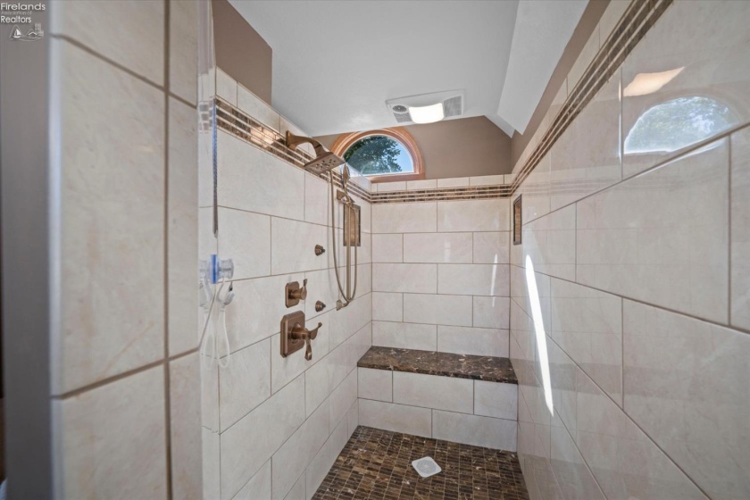 908 Glendale Drive, Port Clinton, 43452, 4 Bedroom Bedrooms, ,3 BathroomBathrooms,Residential,For Sale,Glendale,20263864