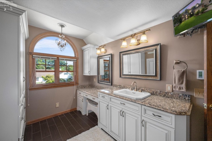 908 Glendale Drive, Port Clinton, 43452, 4 Bedroom Bedrooms, ,3 BathroomBathrooms,Residential,For Sale,Glendale,20263864
