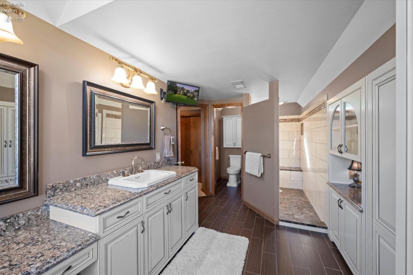 908 Glendale Drive, Port Clinton, 43452, 4 Bedroom Bedrooms, ,3 BathroomBathrooms,Residential,For Sale,Glendale,20263864