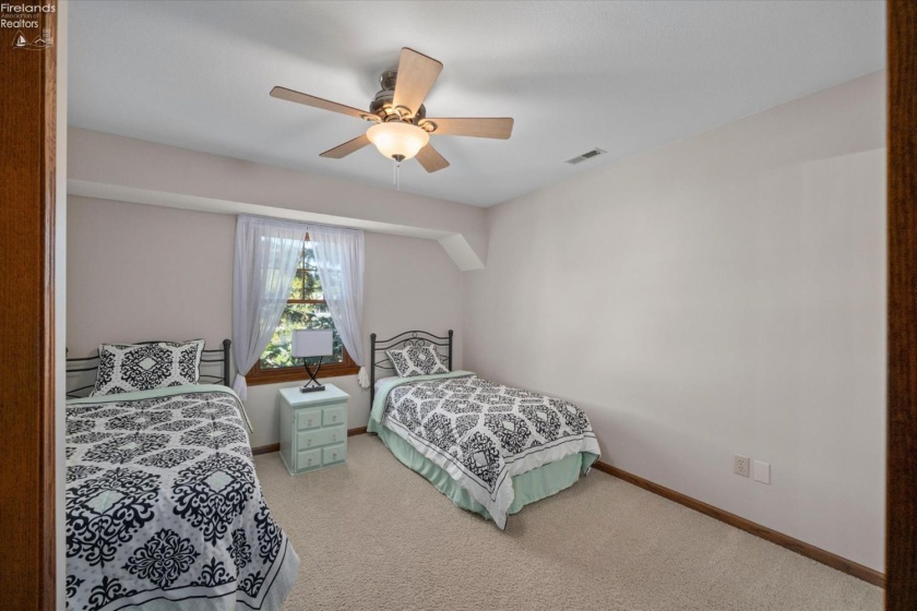 908 Glendale Drive, Port Clinton, 43452, 4 Bedroom Bedrooms, ,3 BathroomBathrooms,Residential,For Sale,Glendale,20263864