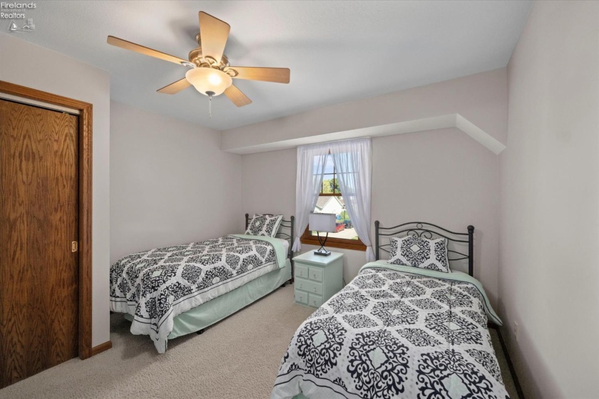 908 Glendale Drive, Port Clinton, 43452, 4 Bedroom Bedrooms, ,3 BathroomBathrooms,Residential,For Sale,Glendale,20263864