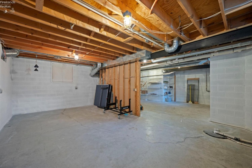 908 Glendale Drive, Port Clinton, 43452, 4 Bedroom Bedrooms, ,3 BathroomBathrooms,Residential,For Sale,Glendale,20263864