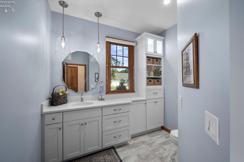 908 Glendale Drive, Port Clinton, 43452, 4 Bedroom Bedrooms, ,3 BathroomBathrooms,Residential,For Sale,Glendale,20263864