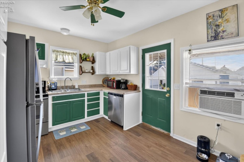 328 6th Street, Port Clinton, 43452, 4 Bedroom Bedrooms, ,2 BathroomBathrooms,Residential,For Sale,6th,20263814