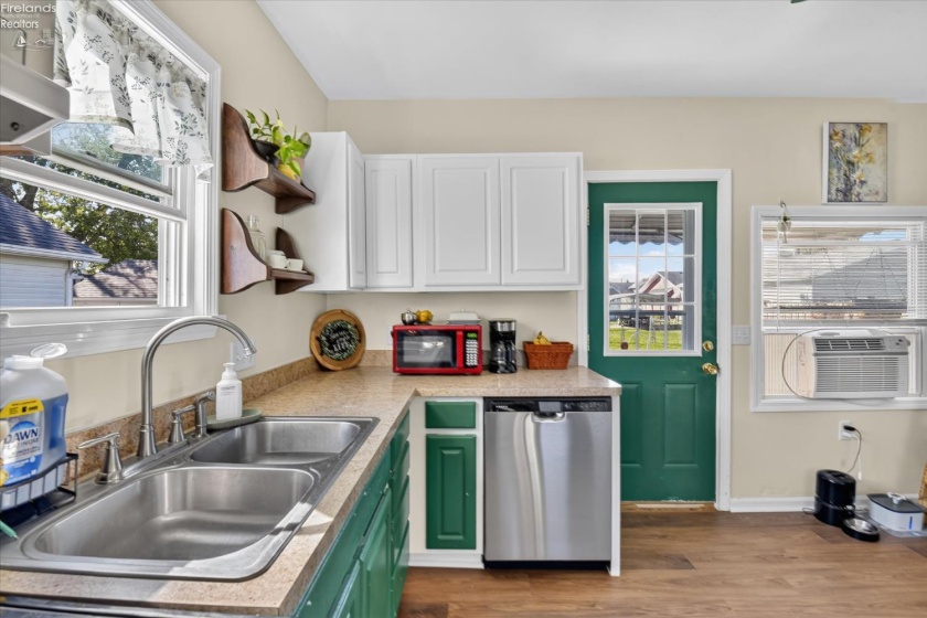 328 6th Street, Port Clinton, 43452, 4 Bedroom Bedrooms, ,2 BathroomBathrooms,Residential,For Sale,6th,20263814