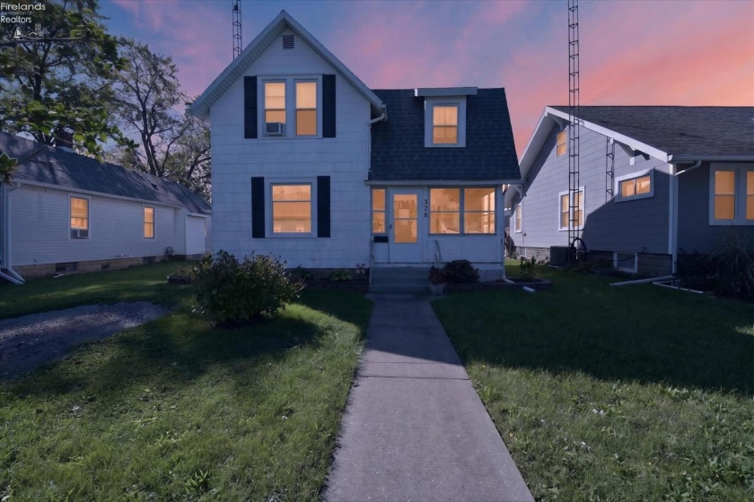 328 6th Street, Port Clinton, 43452, 4 Bedroom Bedrooms, ,2 BathroomBathrooms,Residential,For Sale,6th,20263814