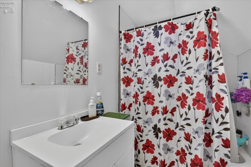 328 6th Street, Port Clinton, 43452, 4 Bedroom Bedrooms, ,2 BathroomBathrooms,Residential,For Sale,6th,20263814