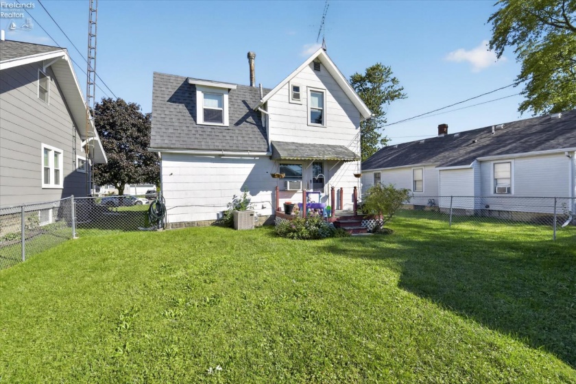 328 6th Street, Port Clinton, 43452, 4 Bedroom Bedrooms, ,2 BathroomBathrooms,Residential,For Sale,6th,20263814