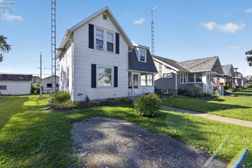 328 6th Street, Port Clinton, 43452, 4 Bedroom Bedrooms, ,2 BathroomBathrooms,Residential,For Sale,6th,20263814