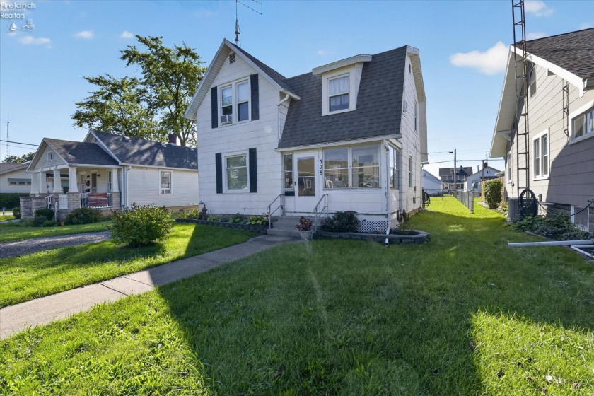328 6th Street, Port Clinton, 43452, 4 Bedroom Bedrooms, ,2 BathroomBathrooms,Residential,For Sale,6th,20263814