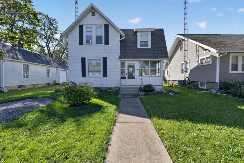 328 6th Street, Port Clinton, 43452, 4 Bedroom Bedrooms, ,2 BathroomBathrooms,Residential,For Sale,6th,20263814