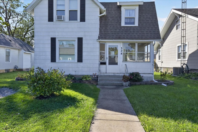 328 6th Street, Port Clinton, 43452, 4 Bedroom Bedrooms, ,2 BathroomBathrooms,Residential,For Sale,6th,20263814